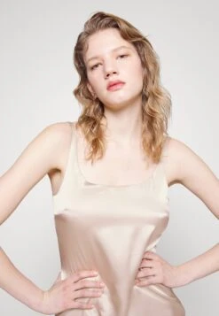 Tiger Of Sweden Varjo Wedding - Galajurk - Light Ivory -Even&Odd 1e92736d83b2472dace0a36df1e2ea60