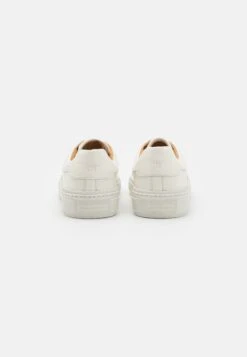 Tiger Of Sweden Nomme - Sneakers Laag - Off White 10 Tiger Of Sweden Nomme - Sneakers Laag - Off White -Even&Odd 37c87ca759324584b6ad807dba9b81b0