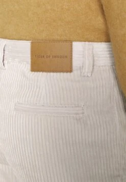 Tiger Of Sweden Colson - Broek - Dark White 15 Tiger Of Sweden Colson - Broek - Dark White -Even&Odd 56f00dc29e4841a892a6a19acc5116cd