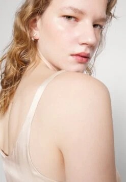 Tiger Of Sweden Varjo Wedding - Galajurk - Light Ivory -Even&Odd 6e9acea75ad54399b1a96ef9240ce4a7