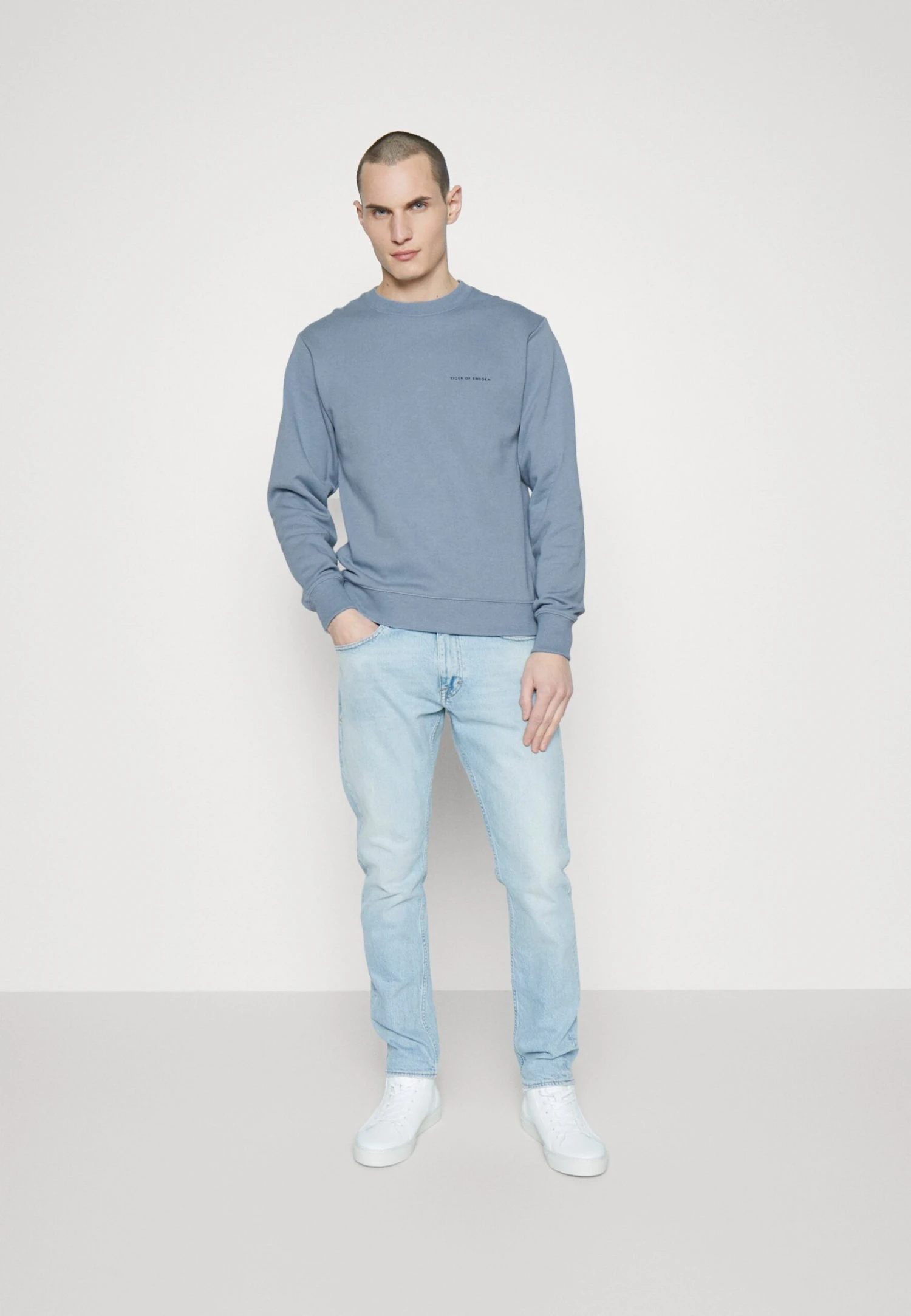 Tiger Of Sweden Emerson - Sweater - Bleached Blue 4 Tiger Of Sweden Emerson - Sweater - Bleached Blue - Afbeelding 2