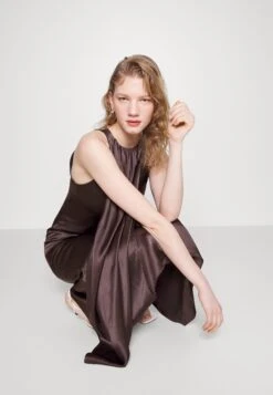 Tiger Of Sweden Vivann - Galajurk - Dark Mahogany -Even&Odd 78c21ce63a9e4ce4abbf9b8f19177b94