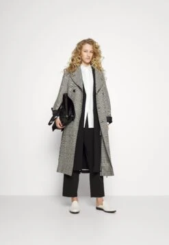 Voorkant -Even&Odd 7b3960a355044944b4d12ff97dddca0b