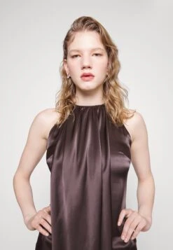 Tiger Of Sweden Vivann - Galajurk - Dark Mahogany -Even&Odd 7d17ddd34d8a449c84eb1c20884d06b1