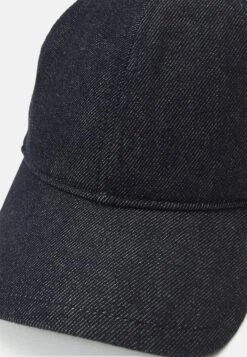 Tiger Of Sweden Hent Unisex - Pet - Dark Aubergine -Even&Odd 94c539aa1e0a48b68feec20fc101d536