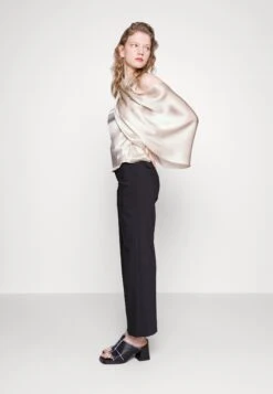 Voorkant -Even&Odd 9699c1df4bfb4ce48ad9e734e3f1ce16