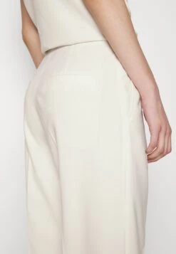 Tiger Of Sweden Eedit - Broek - Natural White -Even&Odd a0d9ba1d1fb84d9ca74c32e0f3657466