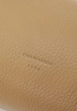 Tiger Of Sweden Bellien - Toilettas - Iced Coffee -Even&Odd a17edd5bb7dc450eb889b29350925c22