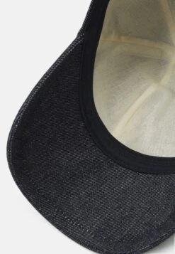 Tiger Of Sweden Hent Unisex - Pet - Dark Aubergine -Even&Odd a965d73614d14b0b8c9785a68dbf82f3