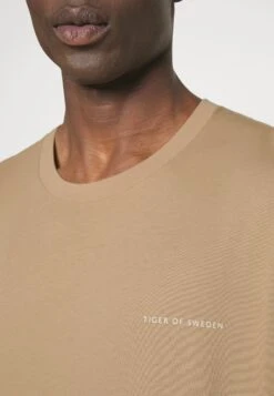 Tiger Of Sweden Pro - T-Shirt Basic - Beige -Even&Odd b1c1ae4d895a4d9385298b2c16afeaa8