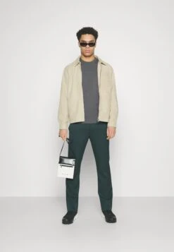 Voorkant -Even&Odd f2f4f2e672974e07bb11ccd9c69a9208